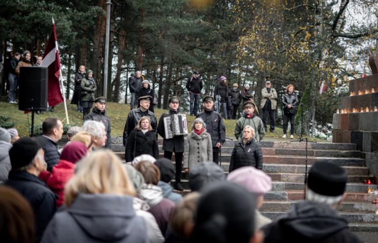 Piemiņas brīdis Sudrabkalniņā